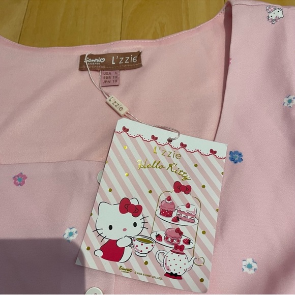 Hello Kitty Pink Daisy Button Up Square Neck Crop Top - Picture 11 of 12